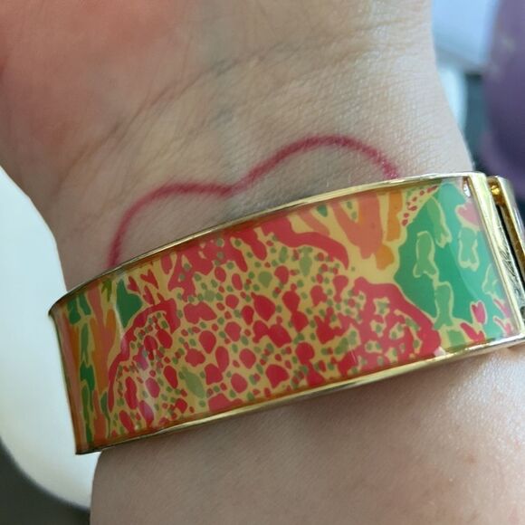 Lilly Pulitzer NWT Gold Tone Floral Hinged Bangle Bracelet - Picture 2 of 11